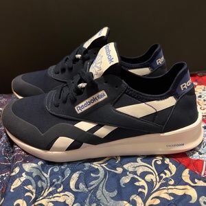Women size 7 1/2 Reebok DMXFOAM navy worn 1x